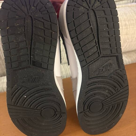 Jordan 1 - Retro High (GS) - Youth size 6.5Y - Picture 12 of 12